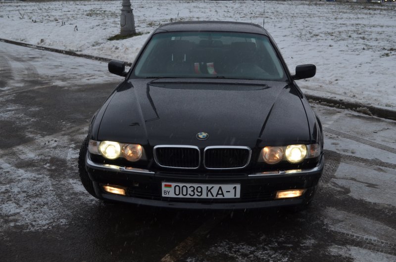 BMW 7 2000 черный бумер