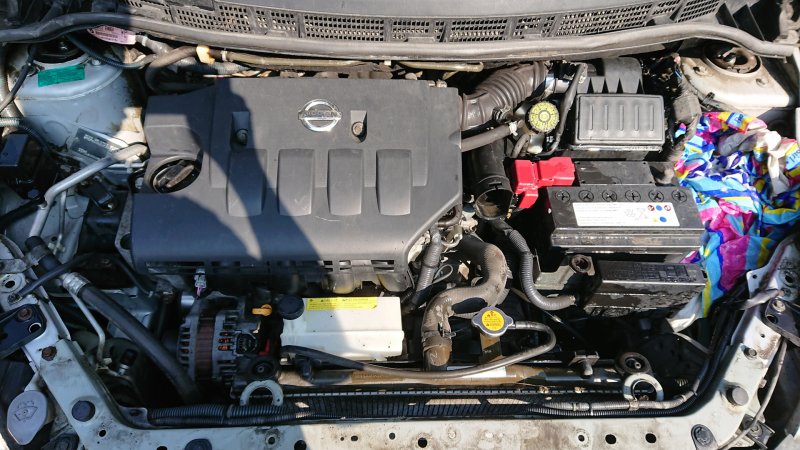 Подкапотка Nissan Tiida