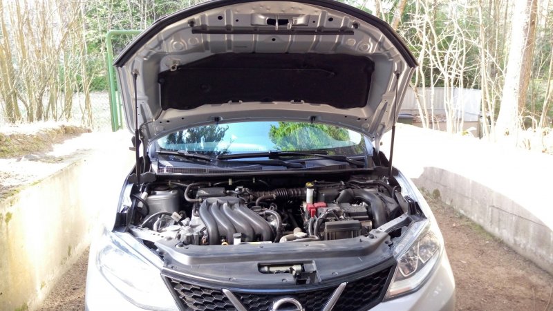 Nissan Tiida 1.6 под капотом