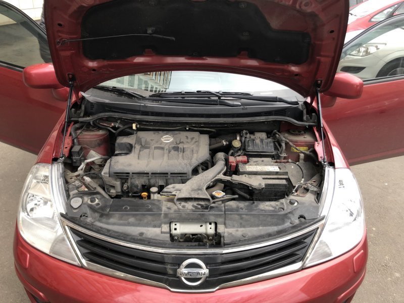 Nissan Tiida 2007 под капотом
