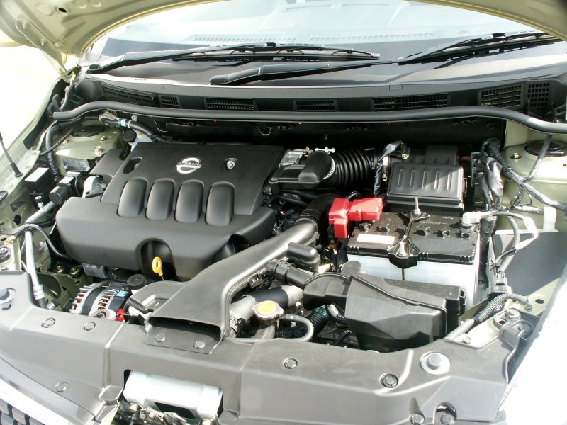 Nissan Tiida подкапотное