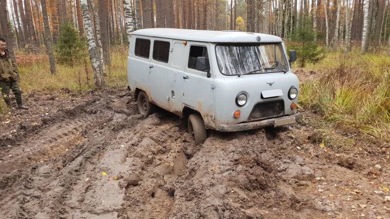 УАЗ Буханка по грязи