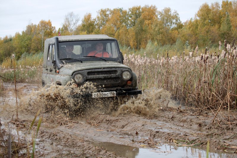 УАЗ 469 гонки по бездорожью