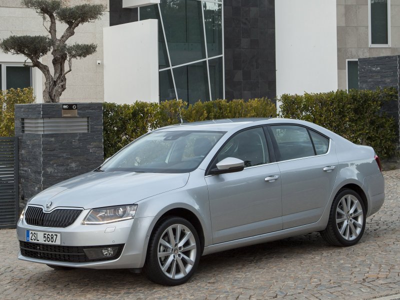 Skoda Octavia a7 синяя
