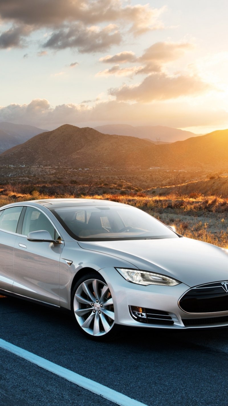 Автомобиль Tesla model s