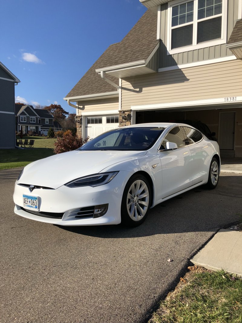 Автомобиль Tesla model s