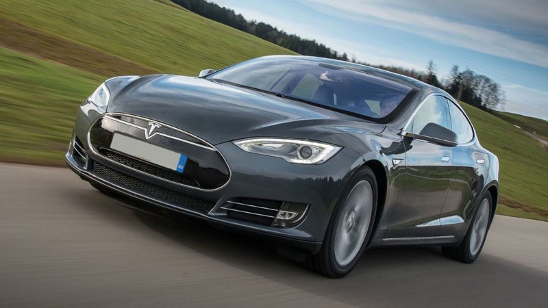 Tesla 2018 седан