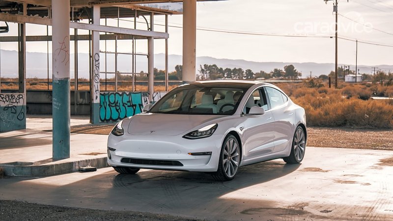 Tesla model 3 i Standart