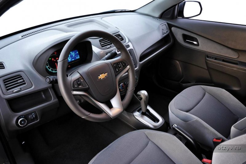 Chevrolet Cobalt LTZ салон