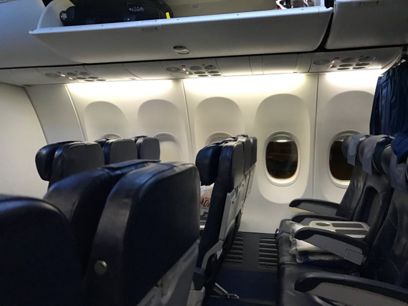 Самолёт Boeing 737-800 салон