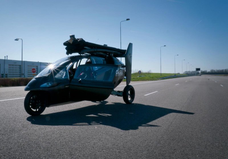 Летающая машина Pal-v one