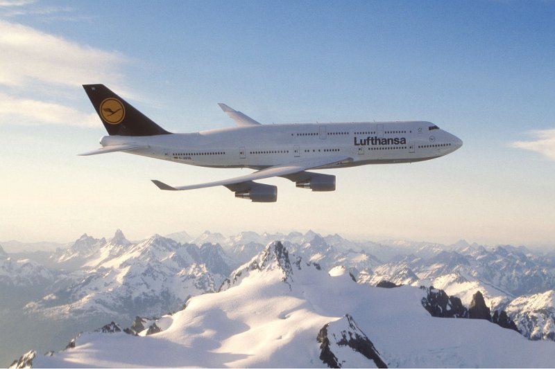 Boeing 747 INTERCONTINENTAL