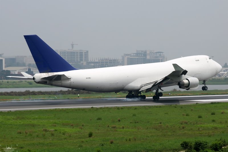 Самолет Боинг 747 800