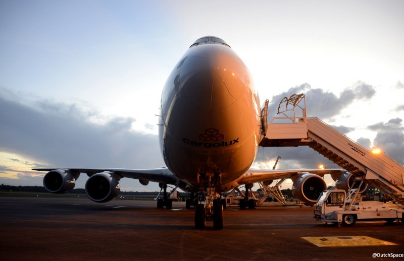 Боинг 747 800