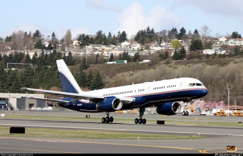 Boeing 757 n115af