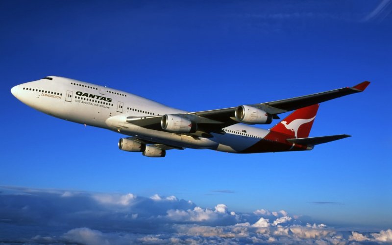 Авиалайнер Boeing 747