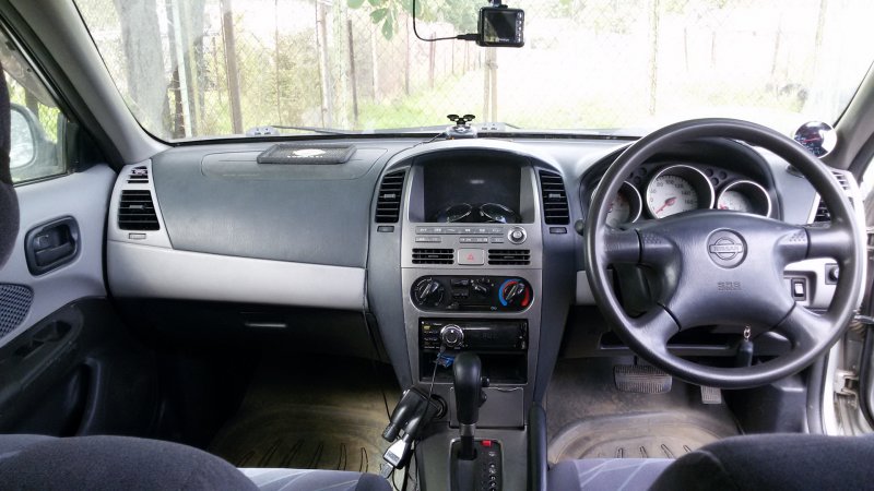 Nissan ad 2000 салон