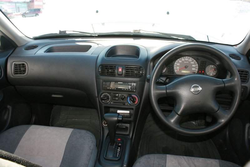 Nissan ad 2000 салон