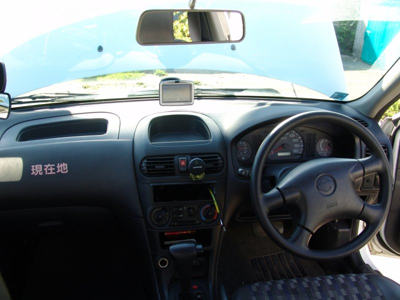 Nissan ad 2000 салон