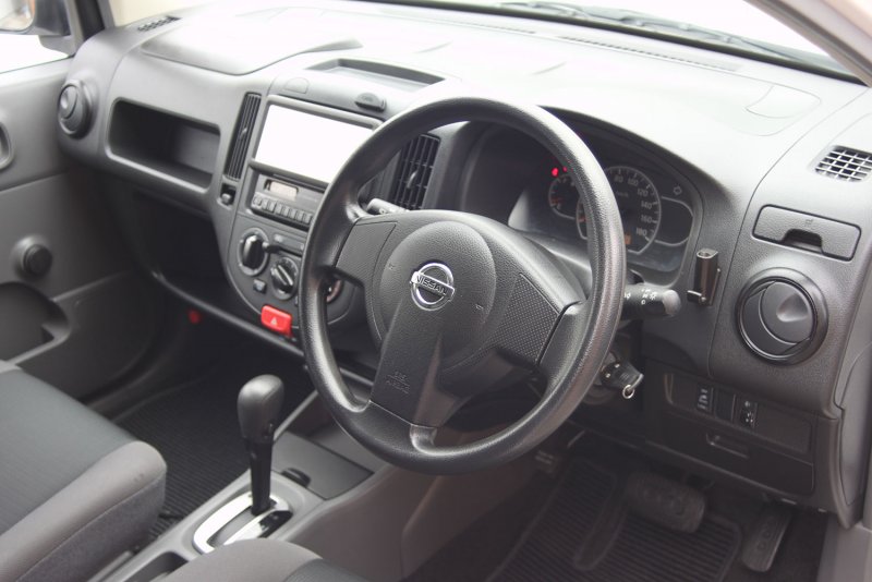 Nissan ad 2001 салон