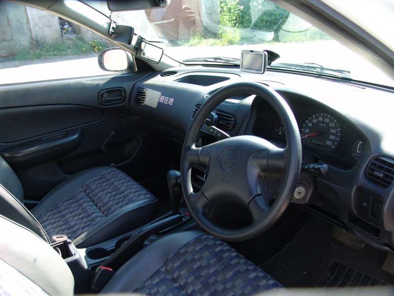 Nissan ad 2000 салон