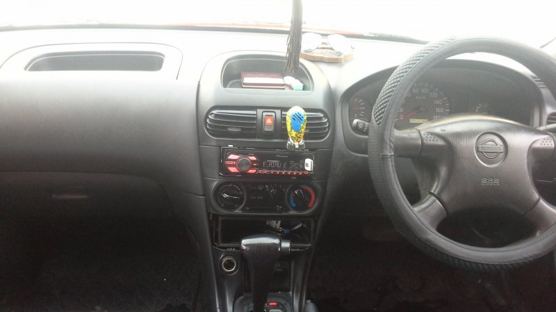 Nissan Wingroad 2000 салон