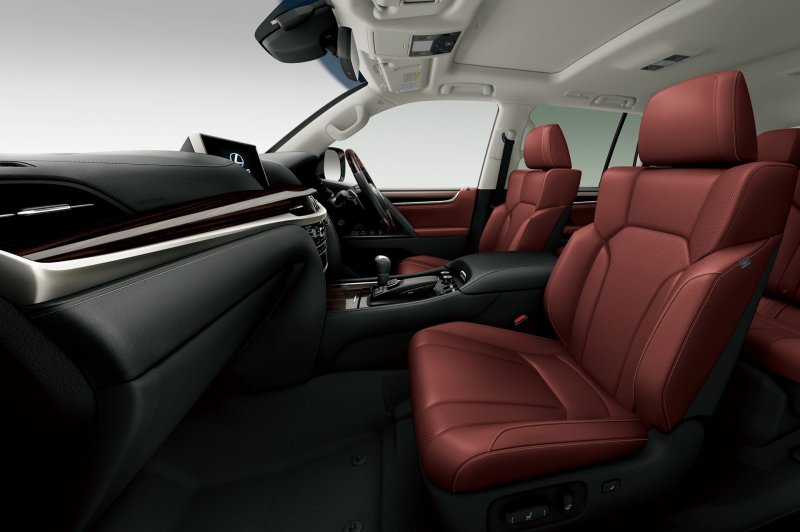 Lexus LX 570 интерьер