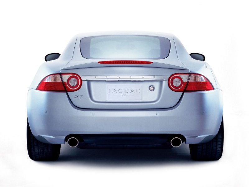 Jaguar XK 2006 сзади