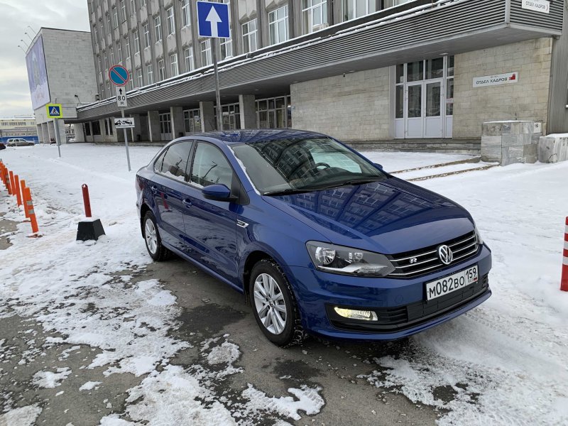Фольксваген поло седан синий