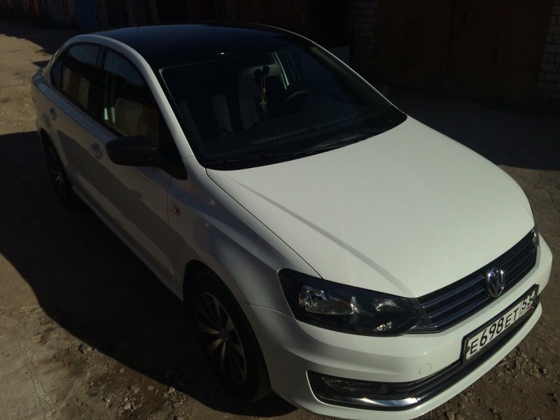 Черная крыша VW Polo sedan