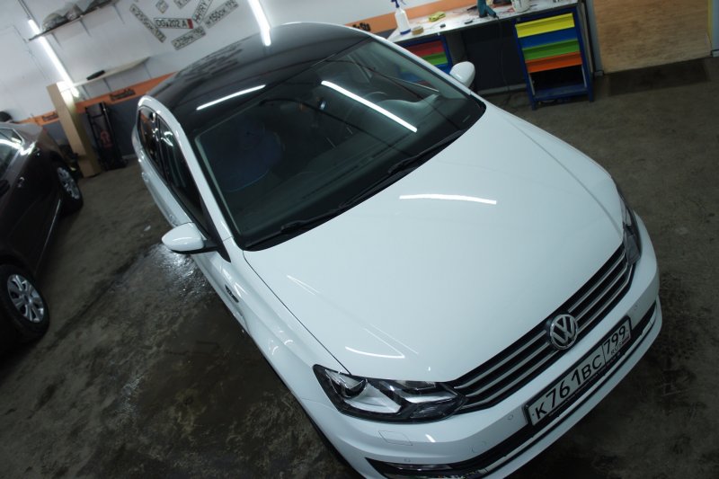 Черная крыша VW Polo sedan