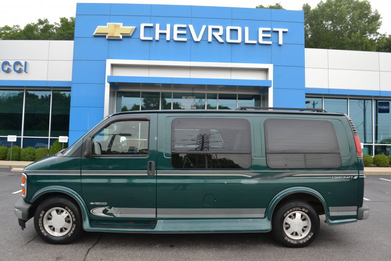 Chevrolet van STARCRAFT