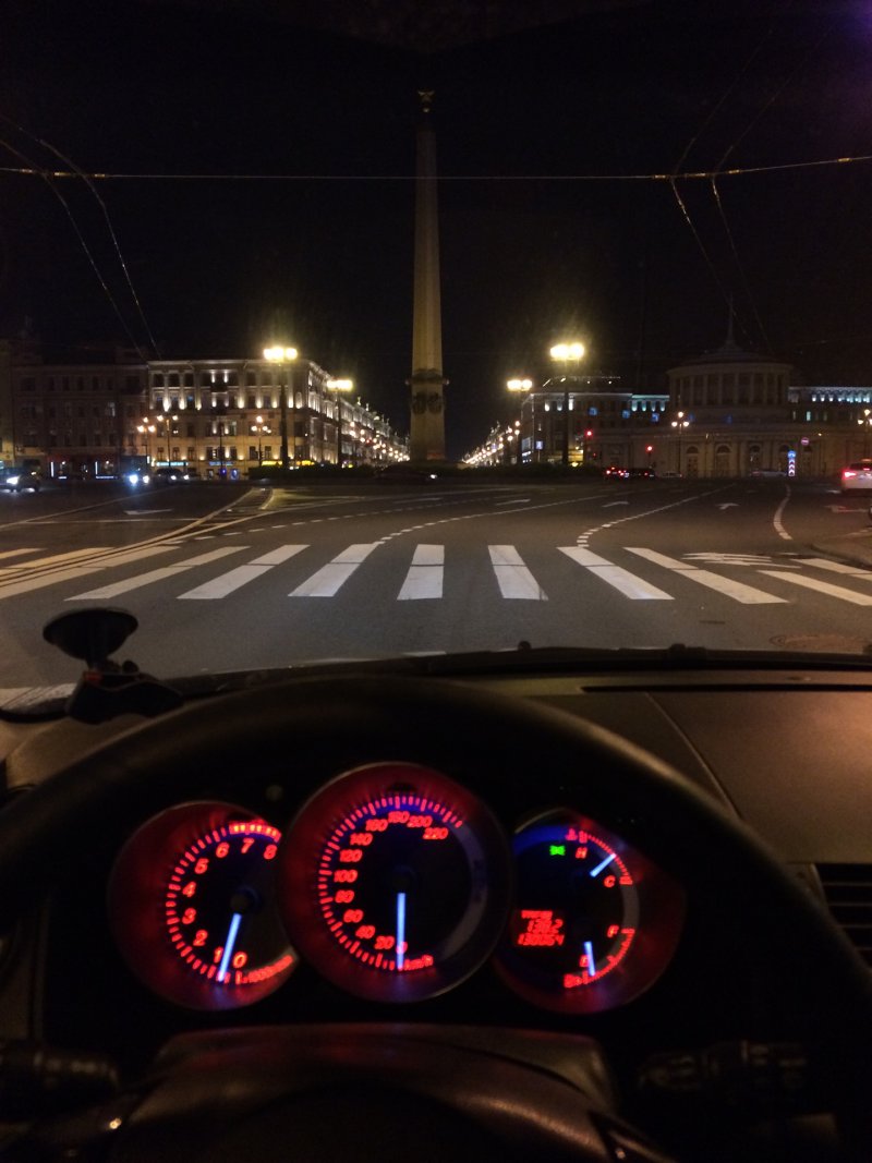 Вид из машины ночью