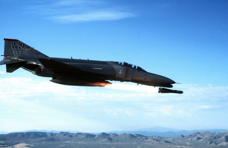 F-4 Фантом с AGM 65
