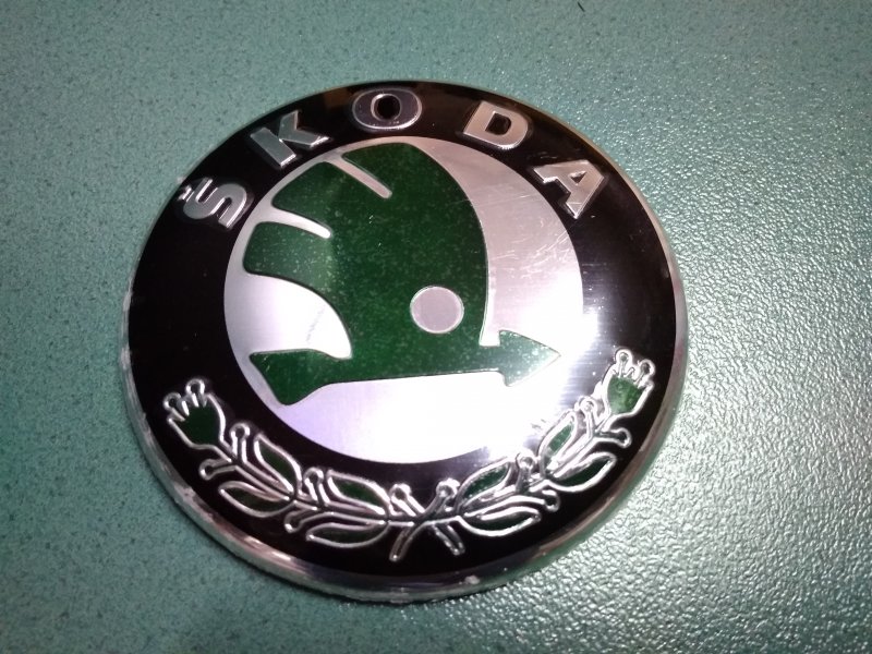 Логотип Skoda на прозрачном фоне
