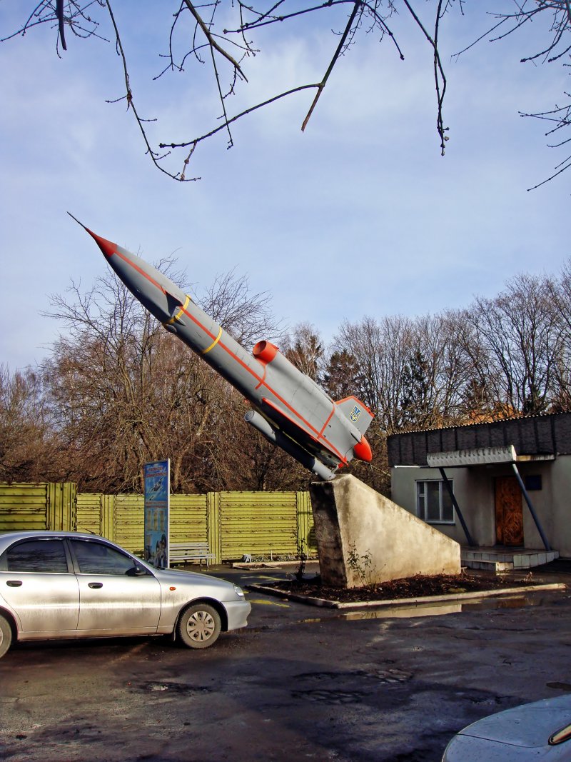 Ту-143 рейс памятник