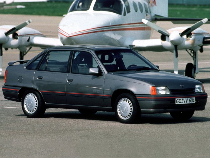 Opel Kadett e седан