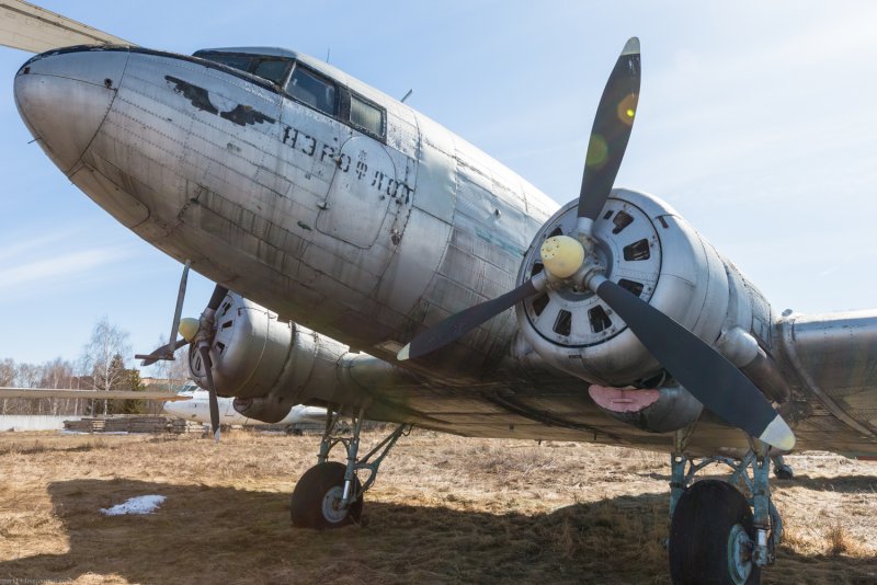 Самолет ил-12д