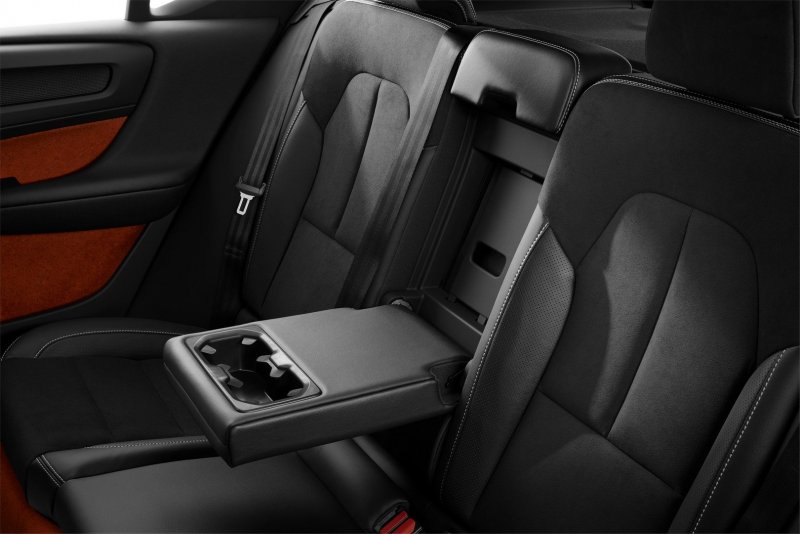 Вольво xc40 2019 салон