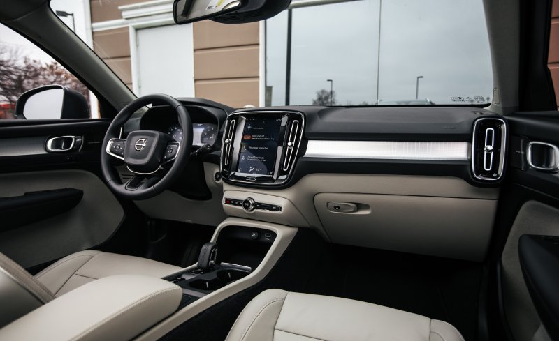 Volvo cx40 салон