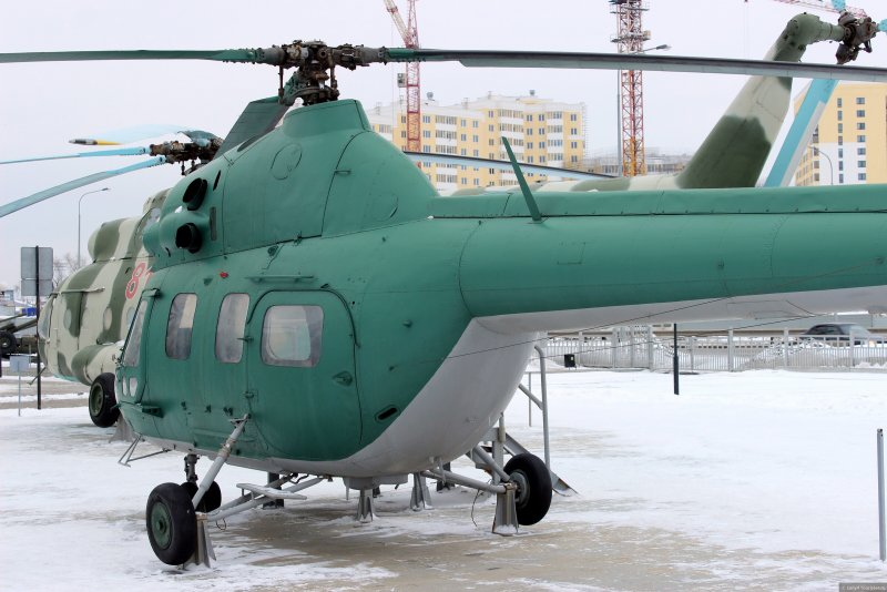 Вертолеты ми-2 и ми-10 на ВДНХ