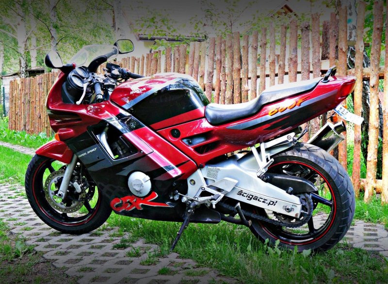 Хонда СБР 600 ф1