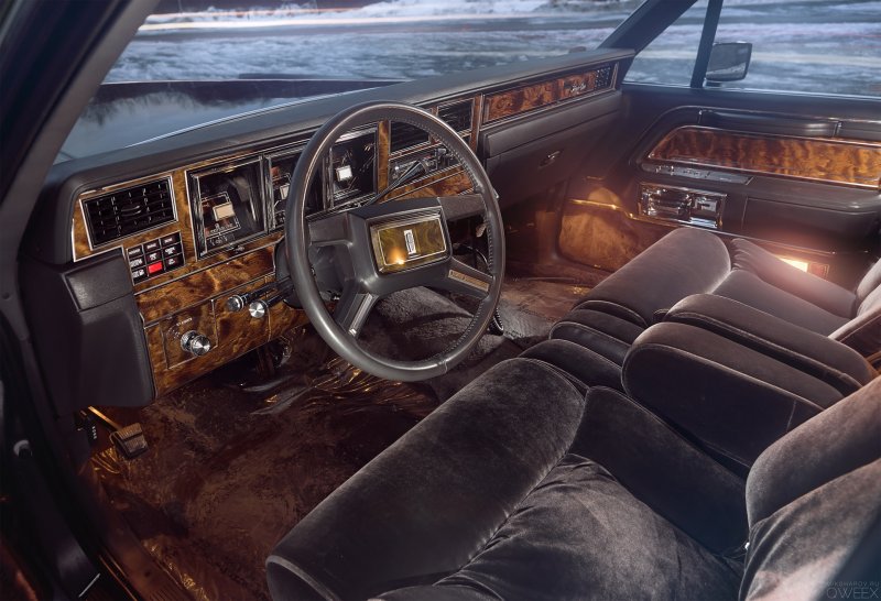 Линкольн Таункар 1984