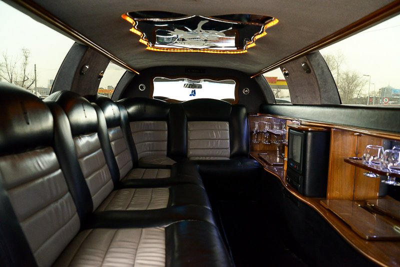 Lincoln Town car 2001 лимузин салон