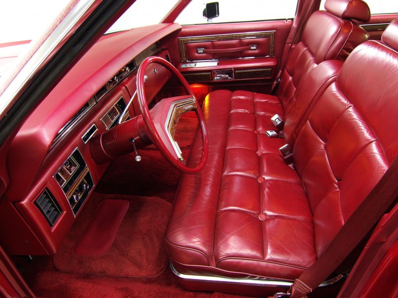 Lincoln Town car 1990 салон красный