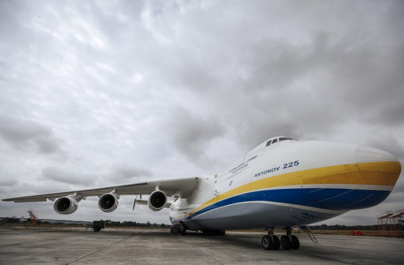 АН-225 Мрия кабина