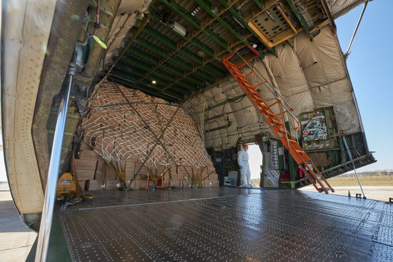 АН-225 Мрия кабина