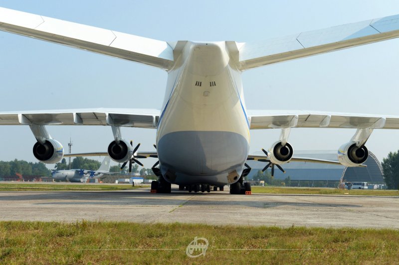 АН-225 Мрия шасси