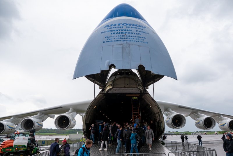 АН-124 кабина пилотов