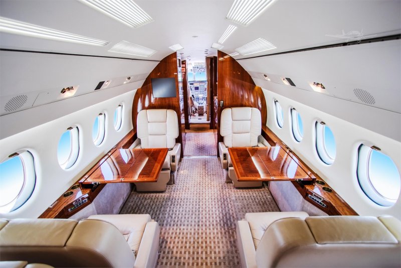 Falcon 900